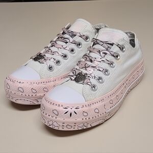 Converse X Miley Cyrus CTAS low top platform sneakers size 5 1/2